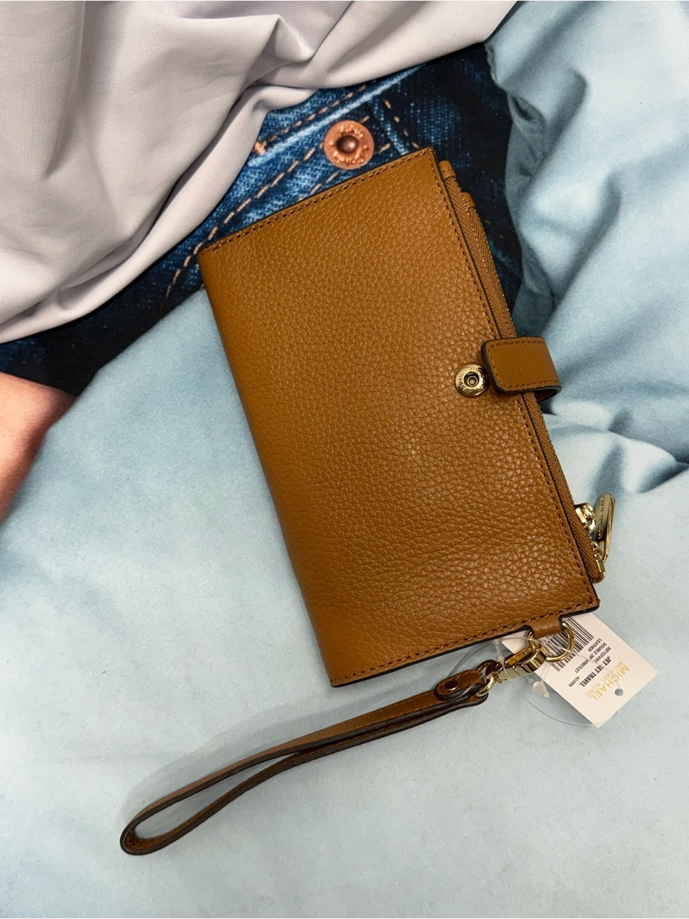 (new+tag) Michael Kors Pebbled Leather Brown Acorn Wristlet with Gold Hardware - Picture 9 of 9